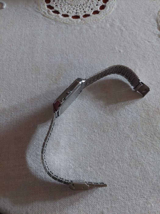 Електронен часовник Касио