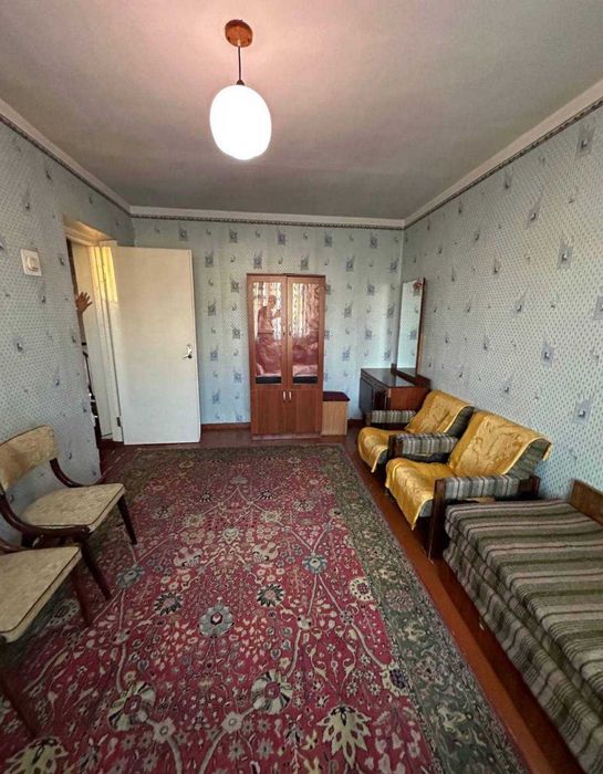 Чиланзар 7 квартал , новза-спорт товары , продается 1-ком квартира