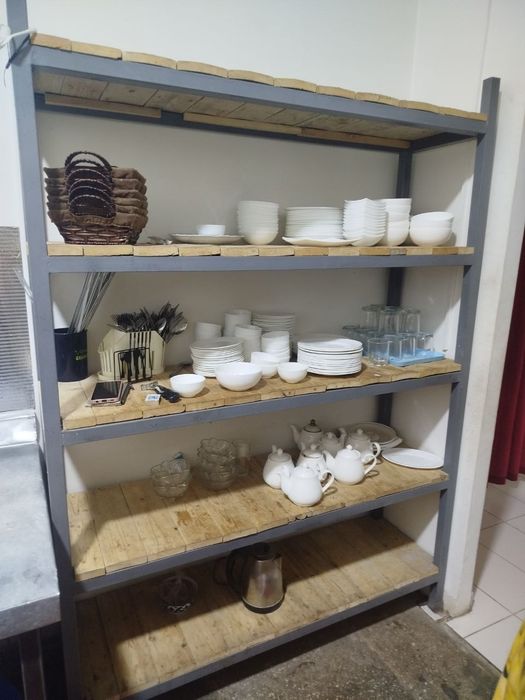 Посуда стеллаж сотилади