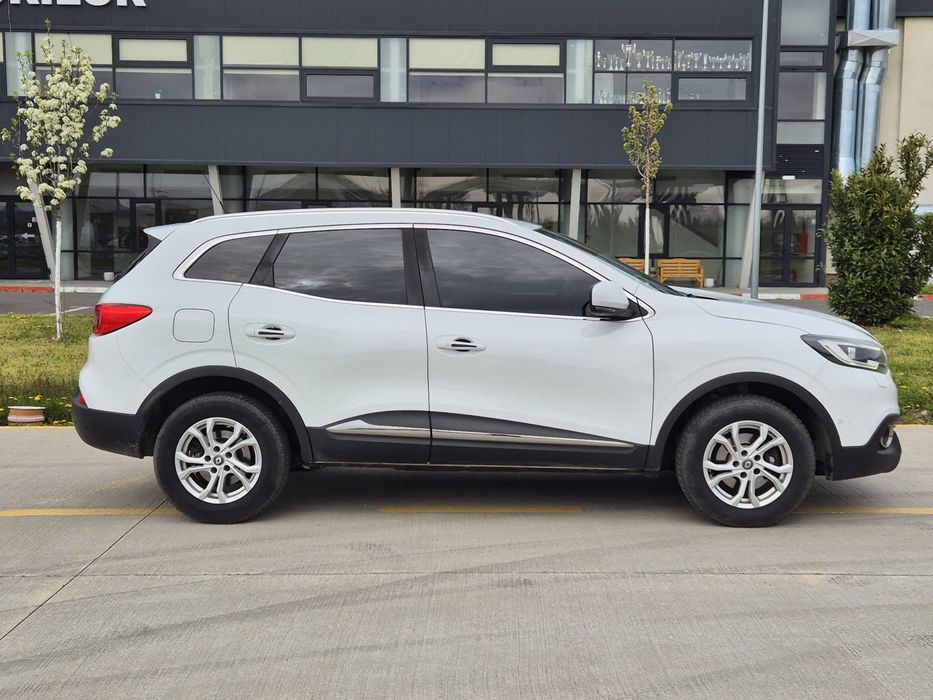 Renault Kadjar 2018 Automat | Navi | Piele | 360° | Euro 6 | Întreținut
Motorizare 1.2 benzina 130 cp Euro 6
Cutie viteze automata
Sistem lane assist