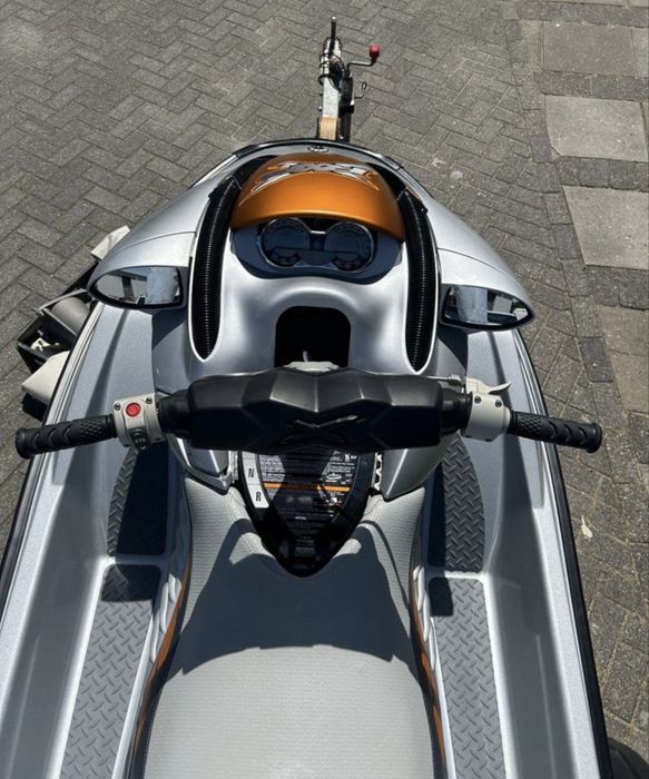 Sea-Doo RXP-X255 със Flyboard и колесар