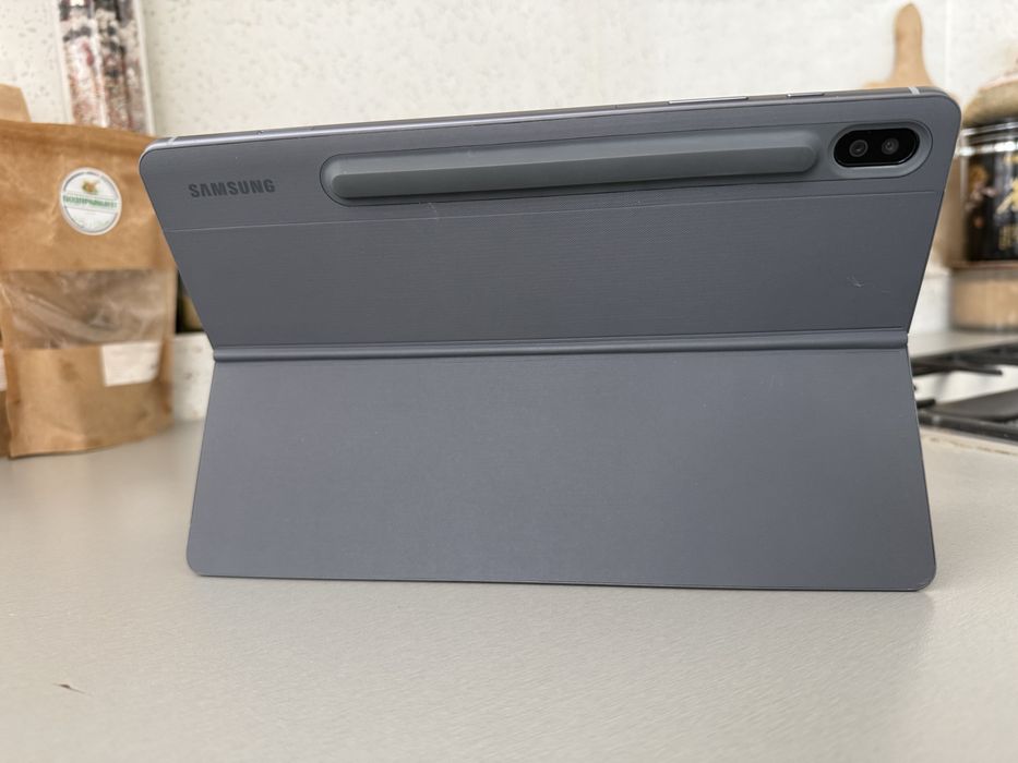 Samsung Galaxy Tab S6 LTE с клавиатура