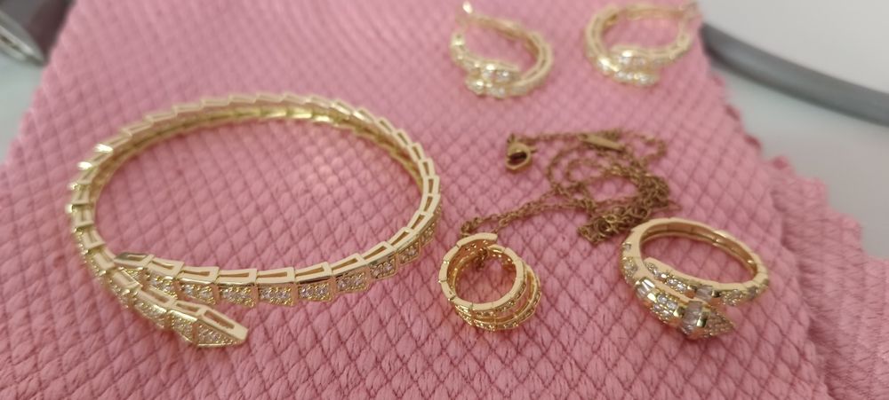 Продам красивый набор