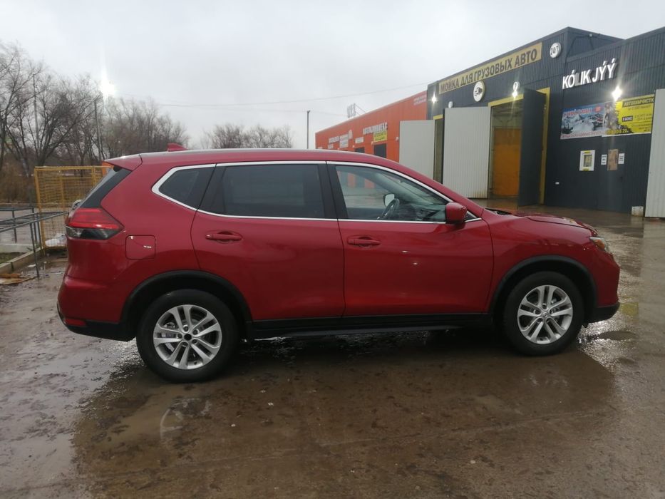 Продам машину Nissan Rogue