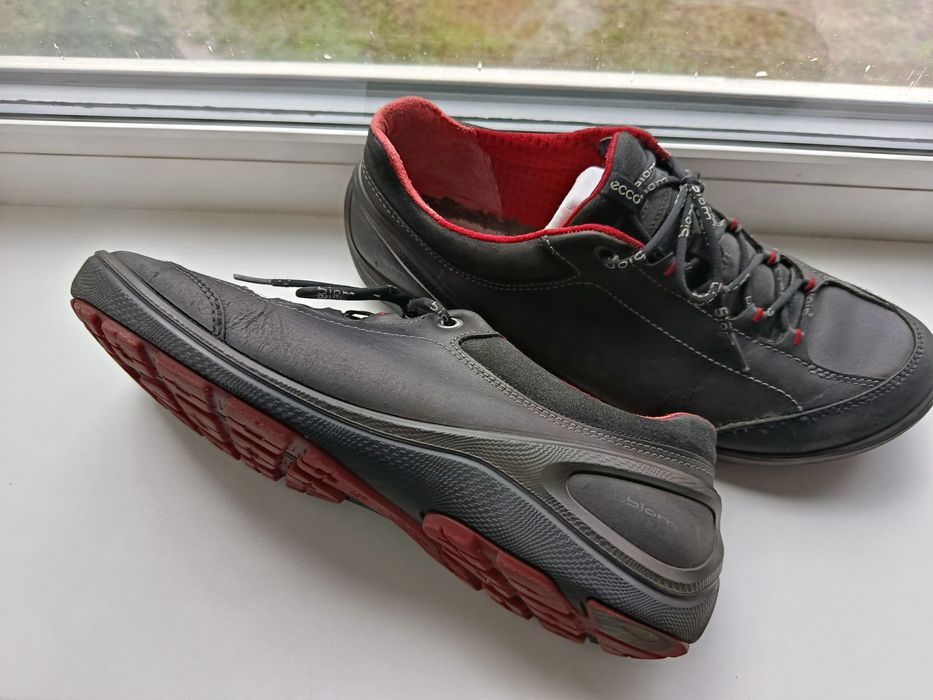 Продам кроссовки лето( сетка) ц 5000