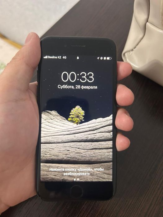 Iphone 7, 32 гб; Iphone 8, 64гб