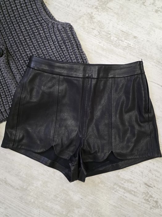 Кожени къси панталони и елек едра плетка Хс-С