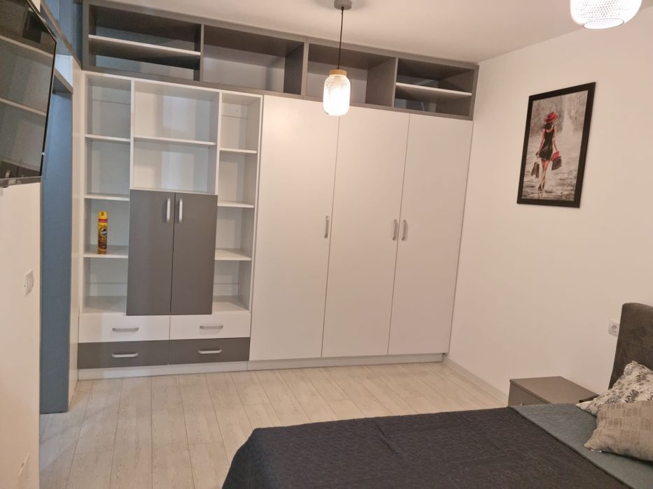 Închiriez garsoniera