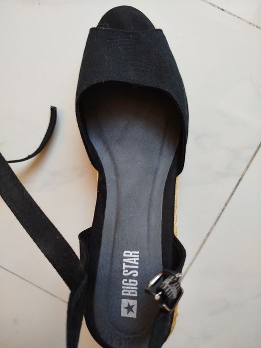 Дамски сандали в черно