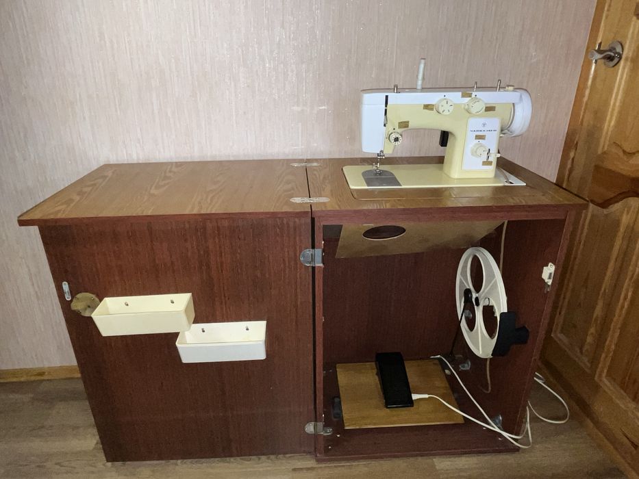 Швейная машинка «Чайка» 142М