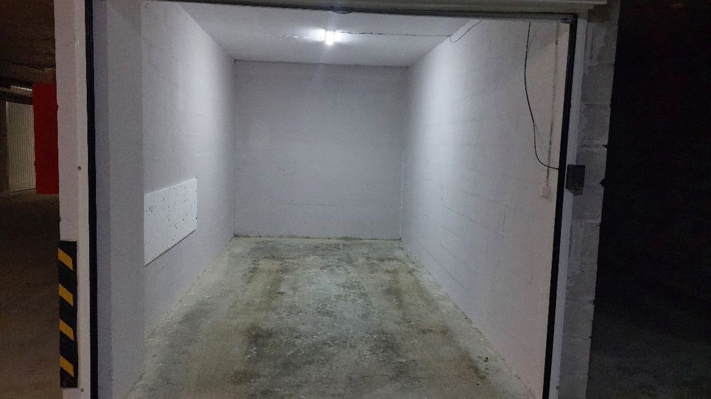 Гараж под наем с автомйтична врата