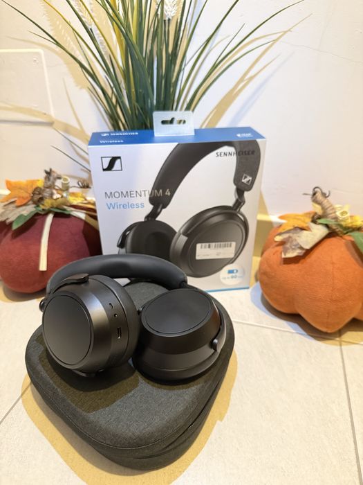 Sennheiser Momentum 4 ca noi, in garantie