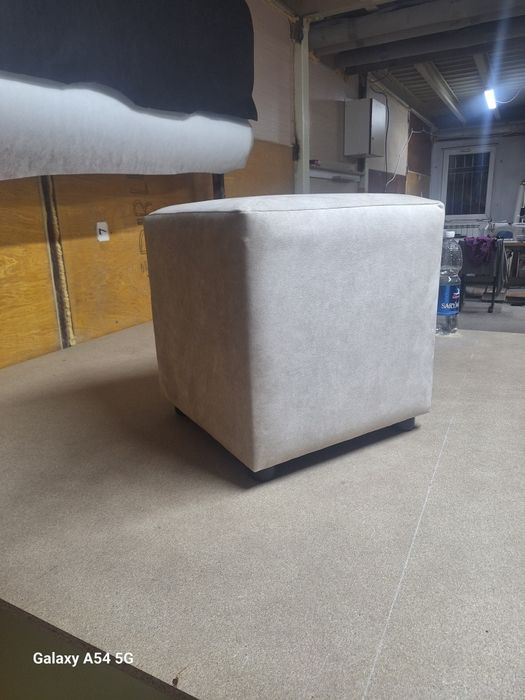 Продам пуфики новые.