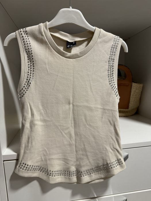 Потник с камъни и паднало рамо