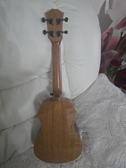 Продам Укулеле орех