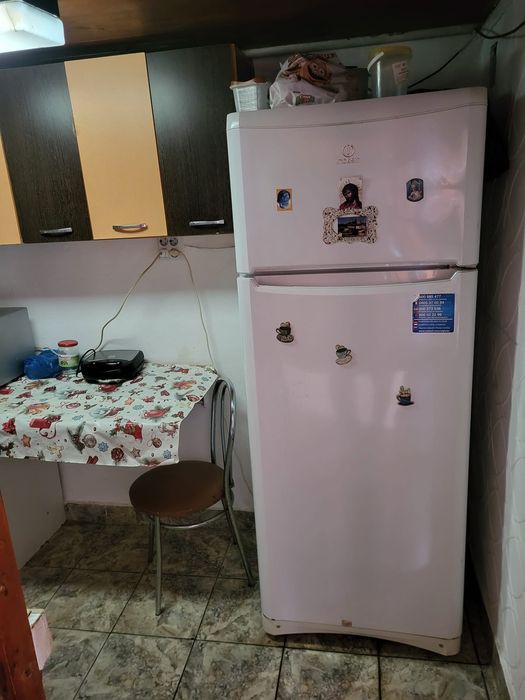 Închiriez cameră la curte