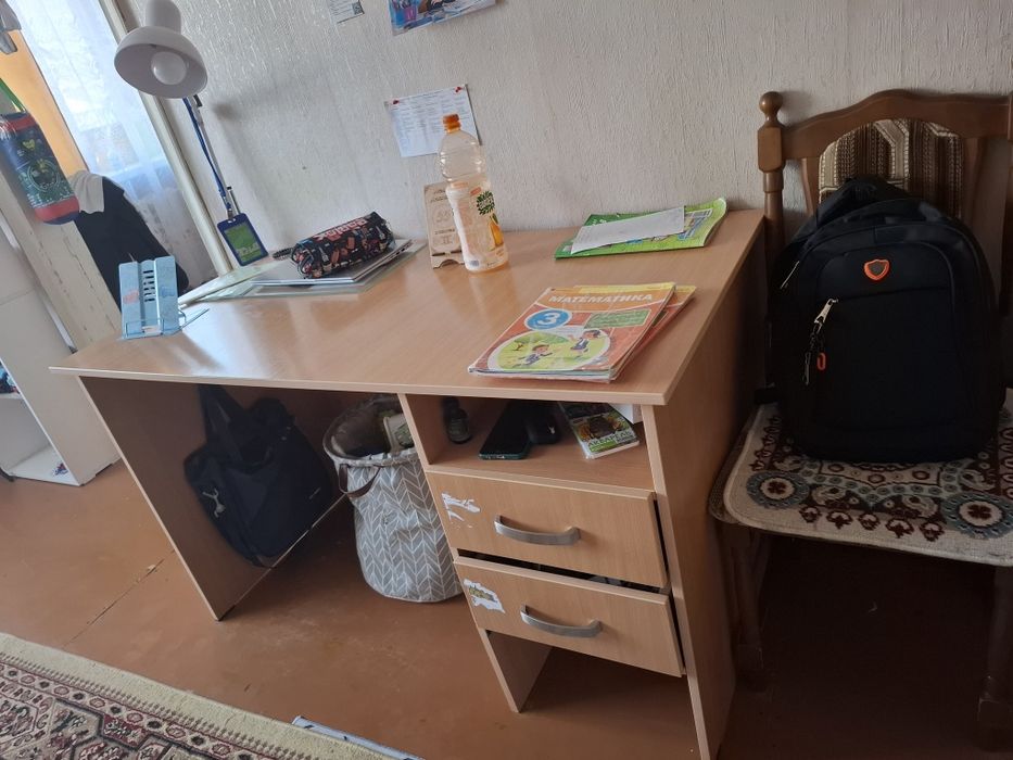 Письменный стол  в отличном состоянии