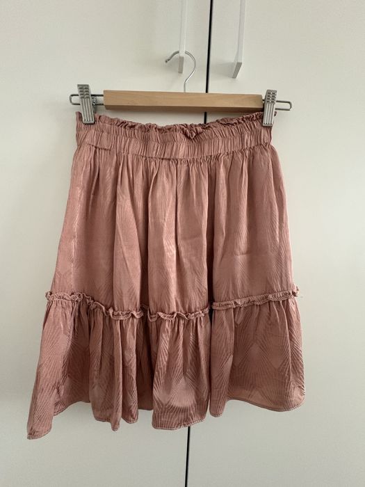 2 Дамски поли за 10 евро общо