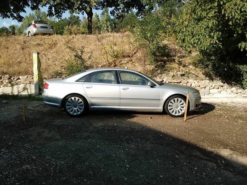 Ауди А8 д3 4.2 на части