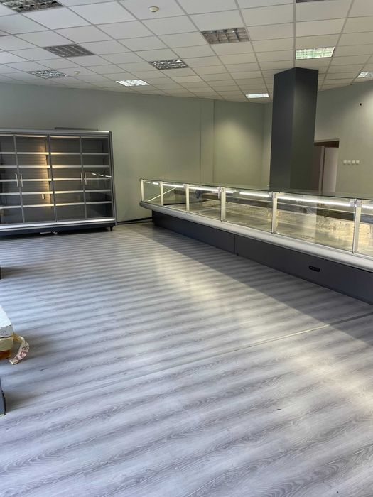 Щандова витрина за месо ,колбаси,сирена с прави стъкла