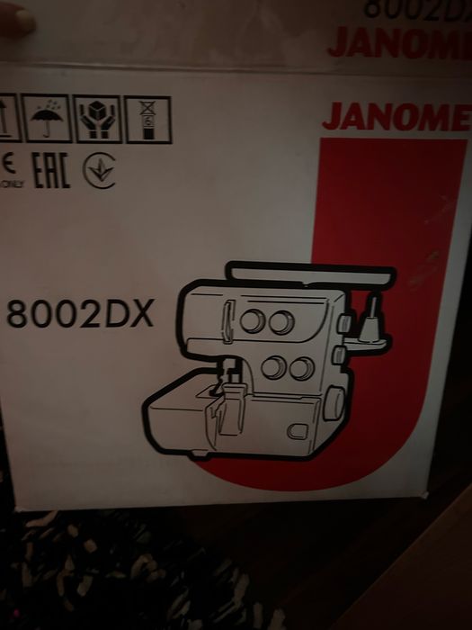 Продам оверлок Janome, почти новый