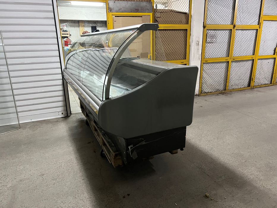 Хладилна витрина Наги