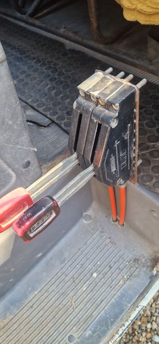 Bena basculabila pe 3 parti Iveco Daily