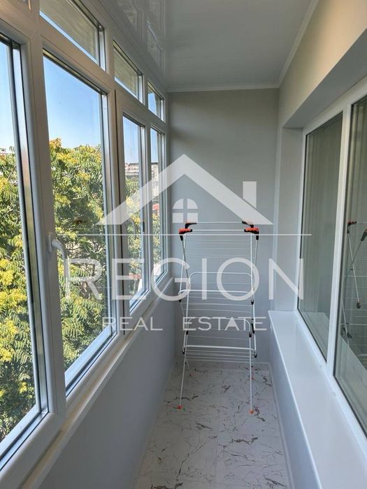 Дава се под наем Тристаен апартамент в Варна, Общината - 105 кв.м за 1275 € - Снимка #11