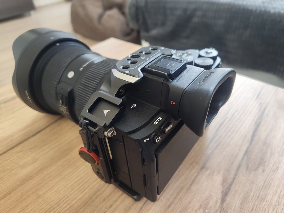 Sony A7IV с обектив