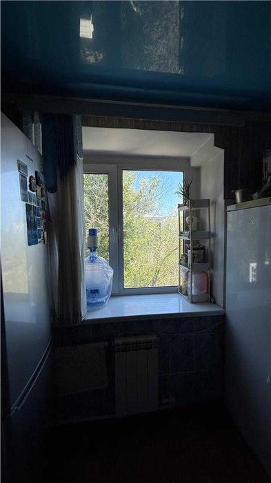 продам 2 комнатную с мебелью