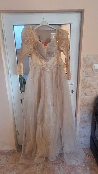 Продавам официални рокли