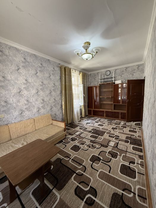 Срочна ижарага берилади шошиламиз 1- хона 1- етаж Янги бозор