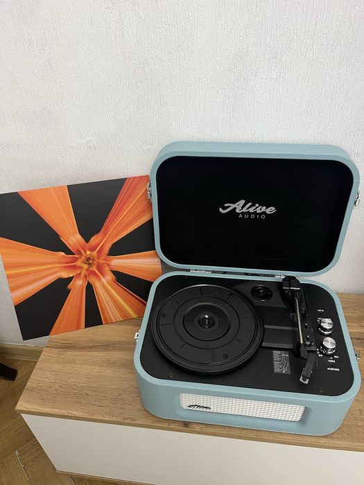 Продам виниловый проигрыватель