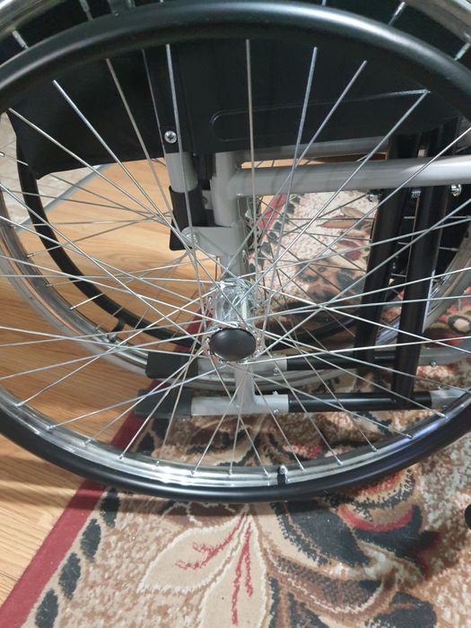 Vând cărucior nou pentru persoane cu dizabilități