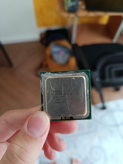 Нож для вскрытие коробок Celeron E1200