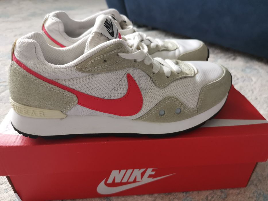 Продам кроссовки Nike