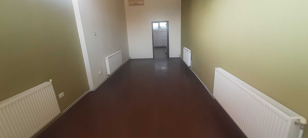 Stradal, trafic intens, proprietar. Se pot trimite oferte de pret.