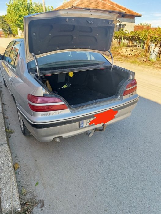 Продавам Пежо 406