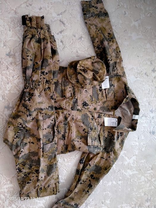 Форма военная. Новая с кепкой.