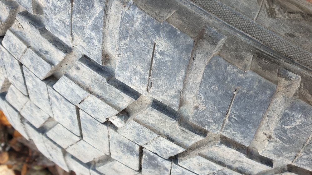 Джанта с гума 275 70 22.5 семперит