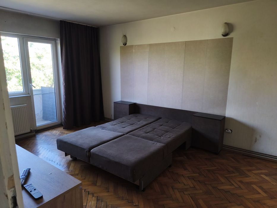 Apartament 2 camere, decomandat- centru