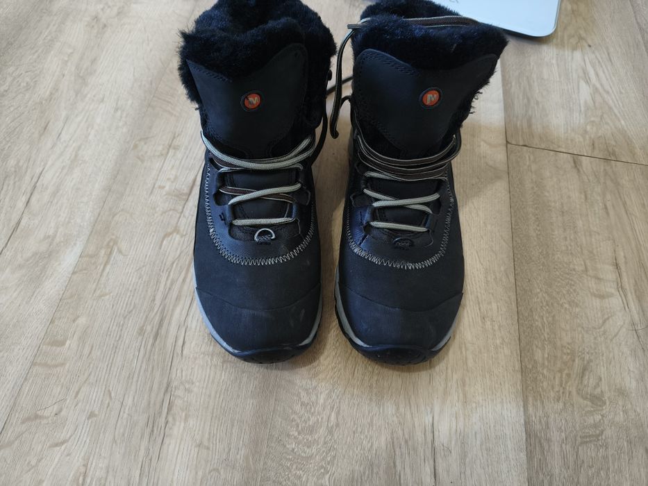 Продам кроссовки Merrell