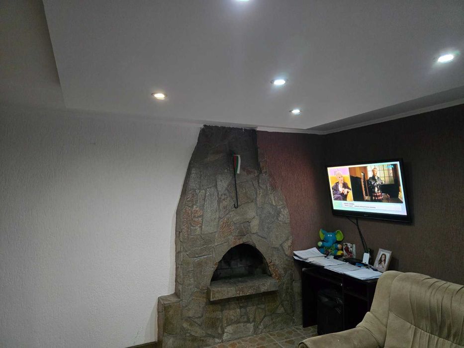 Къща във гр.Провадия идеален център,всичко