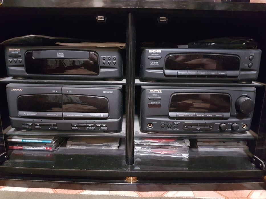 Музыкальный центр DAEWOO в идеальном состоянии.