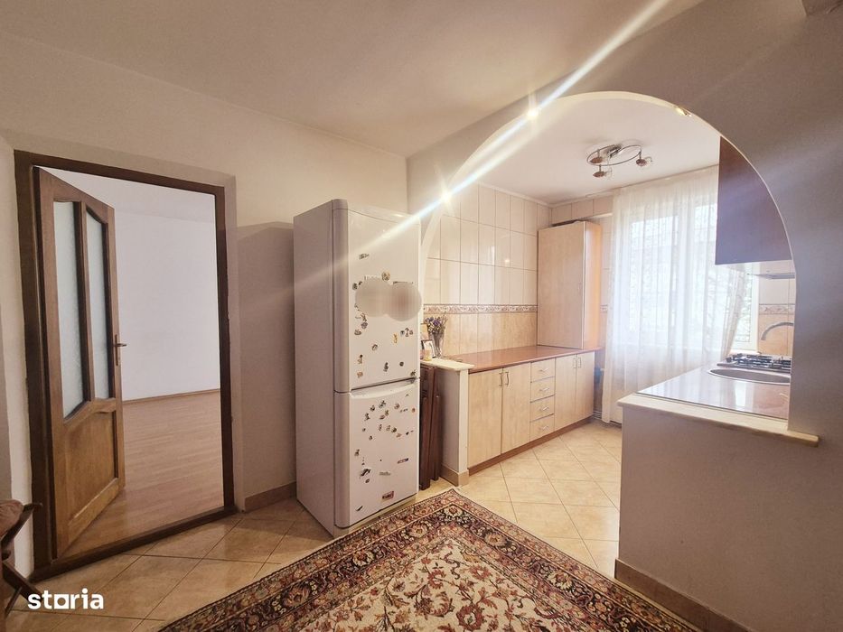 Apartament decomandat cu 2 camere, etaj 3, zona Precista