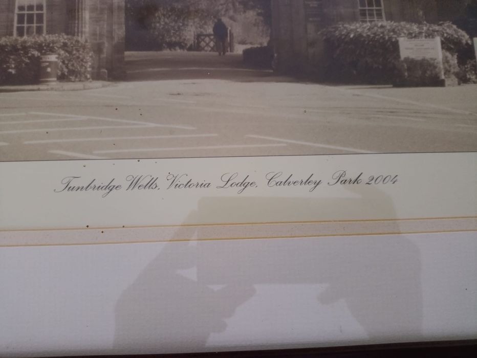Tablou de Colecție „Tunbridge Wells, Victoria Lodge, Calverley Park 2004” Fotografiată de Francis Frith Printat De Mașini oficial licențiate
