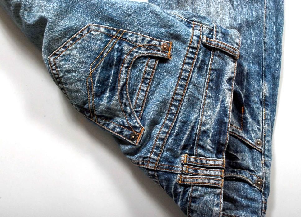 Продавам дънки различни модели и номера - цената е за един брой.