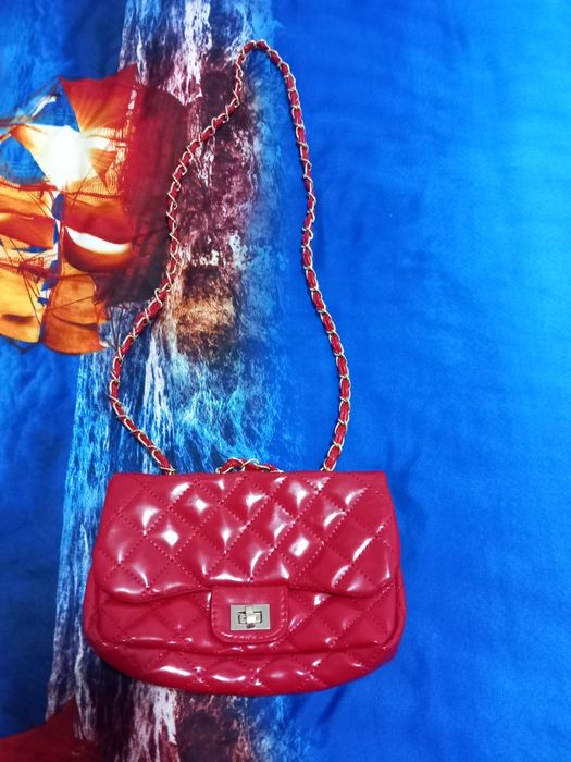 Gentuta rosie pentru fete