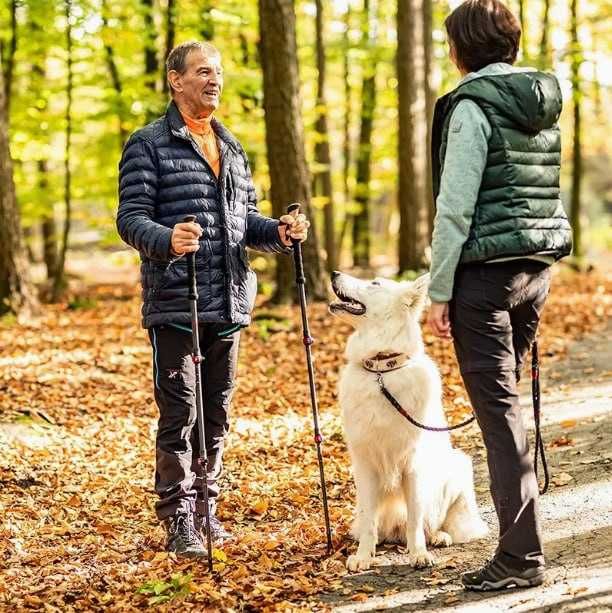 226 грама!!! Карбонови телескопични трекинг щеки Forest tales с дръжки от корк