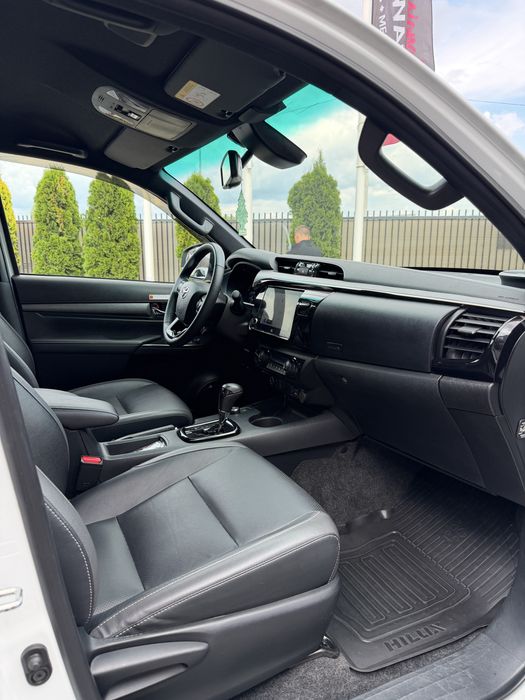 Toyota hilux invincible